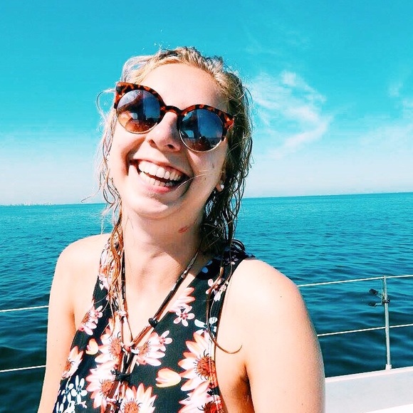 Meet your Posher, Olivia - Picture 1 of 1